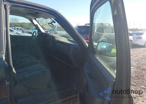 2004 Chevrolet Silverado 1500 Ls из США, поврежденный, VIN 2GCEC19V041222789